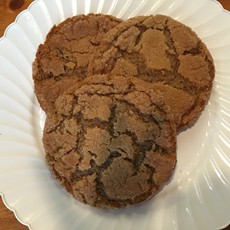 Molasses
Old fashion golden molasses with a hint of cinnamon in a chew cookies.